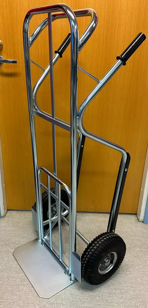 Rengastalo Nokkakärry Porraskiskoilla ja Lisäkahvalla RTY 136 – Kotimainen, 300 kg, 10v Takuu - Teräskärryt - 91360261 - 3