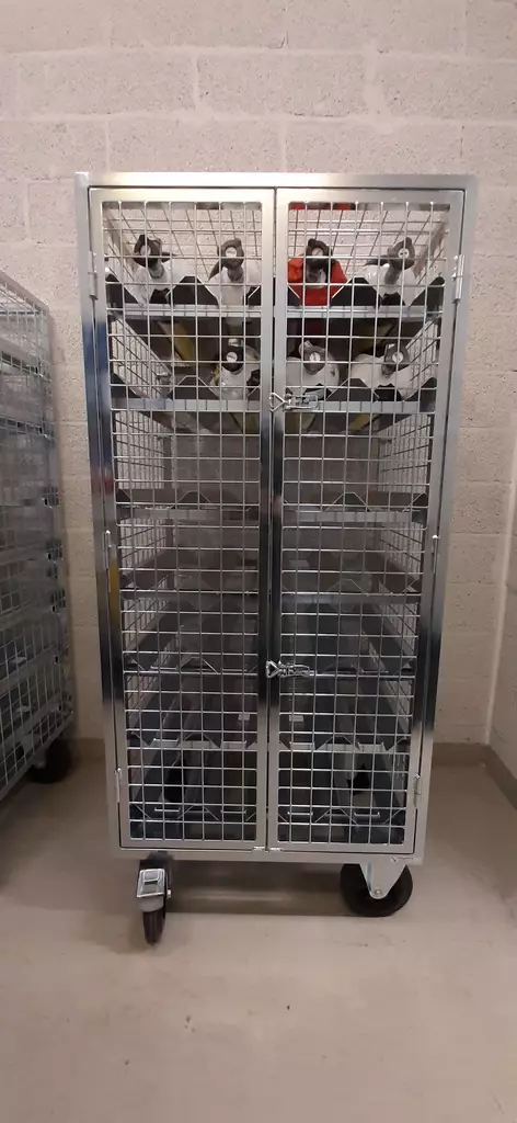 Pelastuslaitoksen Happipullorullakko – Mittatilaustyönä, Kotimainen Laatu - Mittatilaustuotteet - happipullorullakko - 1